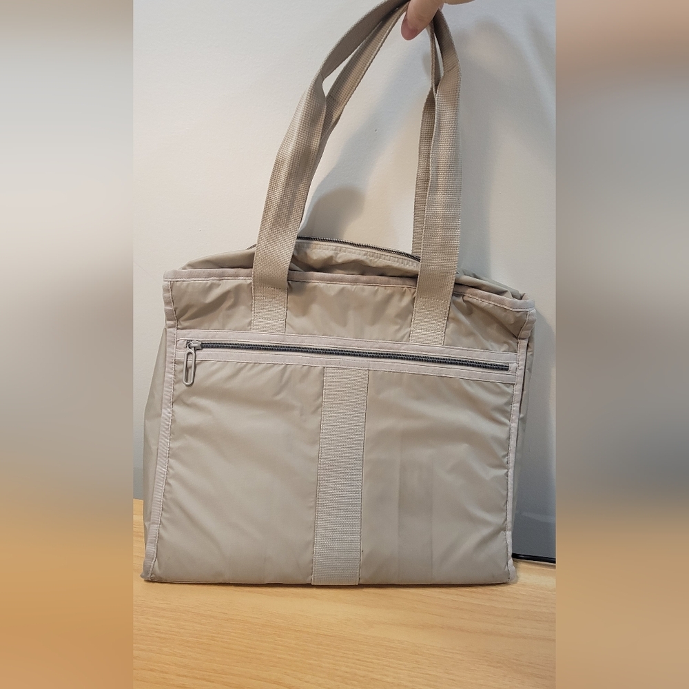 Lesportsac Essential Carryall shade Desert